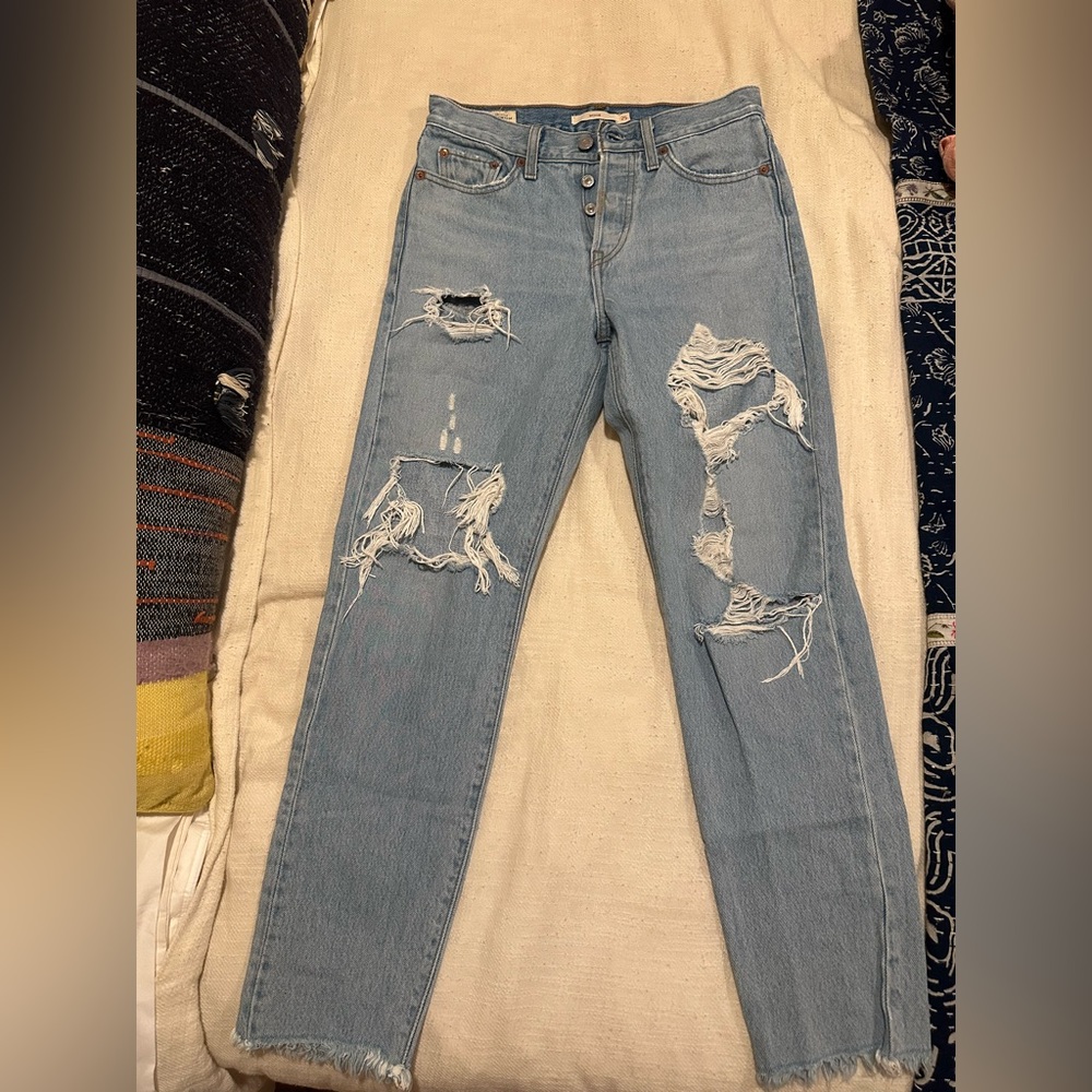 Levi’s wedgie fit light wash jeans